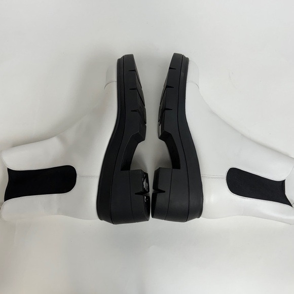 New Stuart Weitzman White Chelsea Ankle Boots Chunky Lug Sole Size 39 8.5 $650 - Picture 9 of 12